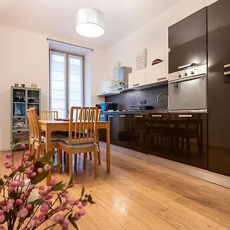 H&art: Cuore Della Apartamento Turim